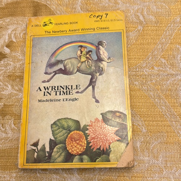 ⛱️2/$5⛱️A Wrinkle in Time , Newberry Award Winning Classic, age wear - Picture 1 of 6